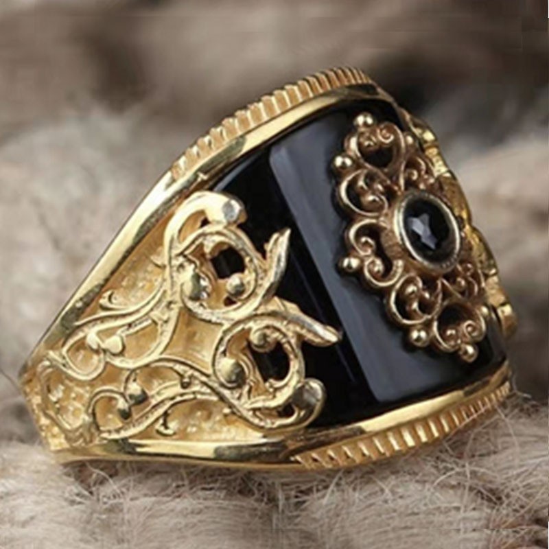 Cincin Desain Totem Misterius Bahan Stainless Steel Warna Hitam / Emas / Silver Untuk Pria