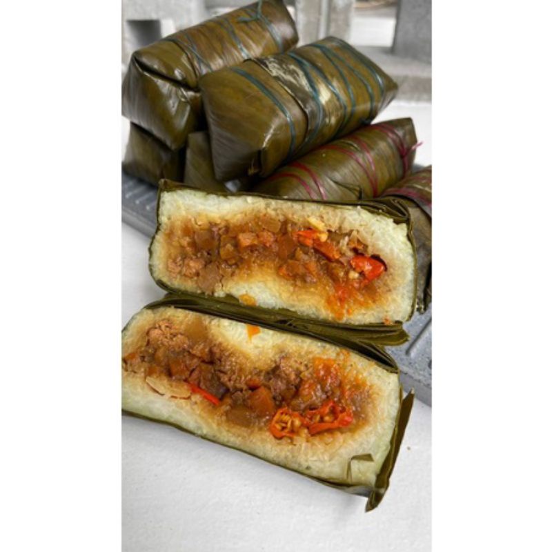 

Lontong Isi Ayam Wortel Kentang / Lontong Oncom (Jajanan Pasar)