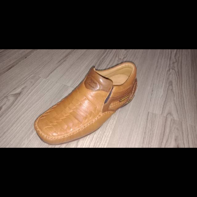 Sepatu Pria Kangaroo