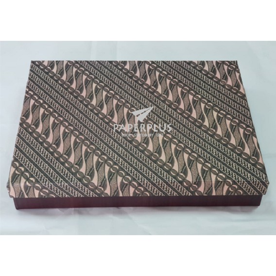 

Kotak Kado / Kotak Hadiah / Gift Box Persegi Batik Coklat Bintik
