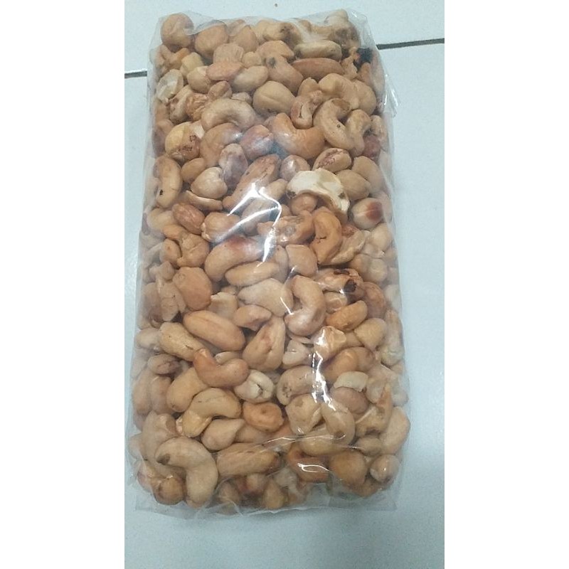 

kacang mede utuh 1kg