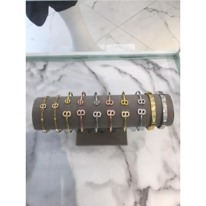 Buttonscarves Signature Bangle