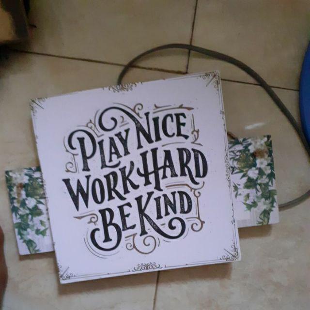 Hiasan Dinding Poster Kayu Quotes Kata Motivasi 20x20cm Dekorasi Rumah Gantungan Cafe Vintage