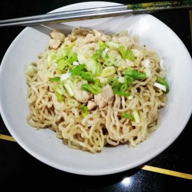 

Mie ayam 100% halal (frozen food)