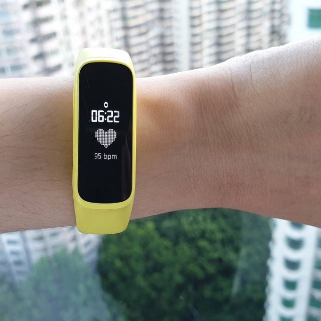 Jam Tangan Samsung Galaxi Fit e digital