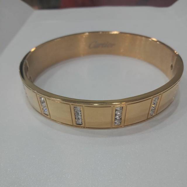 Gelang titanium anti karat dan tidak mudah luntur