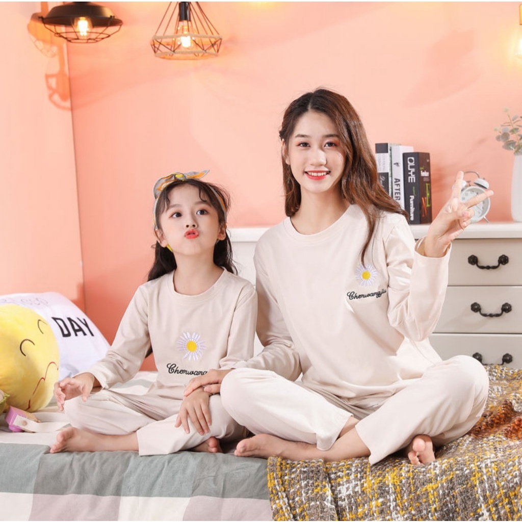SETELAN SETCEL ONE SET KAOS SET BAJU TIDUR IBU DAN ANAK COUPLE FAMILY SET KELUARGA KEMBAR SEKELUARGA IMPORT PP PASANGAN LENGAN PANJANG MOTIF BUNGA POLOS KATUN PREMIUM STELAN PIAMA KAOS TIDUR WANITA ANAK PEREMPUAN GADIS REMAJA BAJU SANTAI FASHION RUMAHAN-Nude