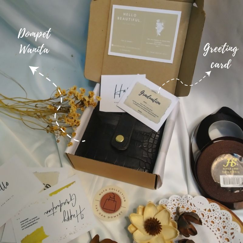 

GIFT BOX /Hampers Box dompet wanita untuk hadiah wisuda,sempro dan ulang tahun Murah