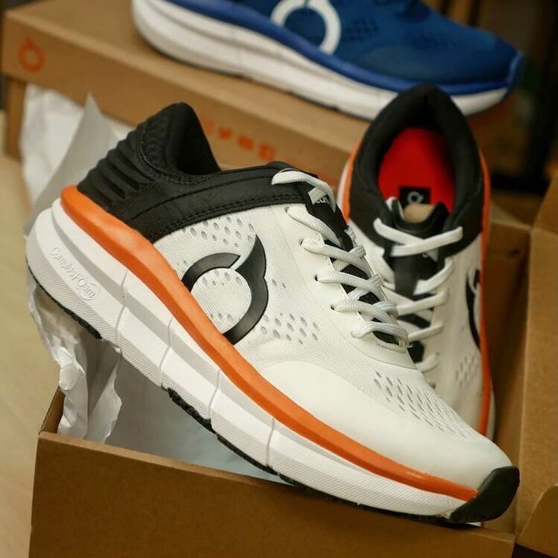 ORTUSEIGHT SEPATU LARI HYPERGLIDE WHITE ORTRANGE