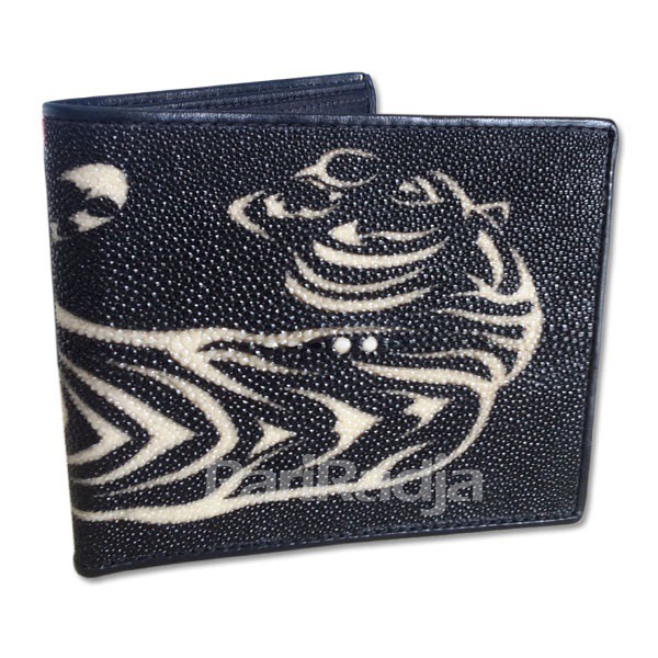 Dompet Kulit Ikan Pari Asli Warna Hitam Gambar Macan