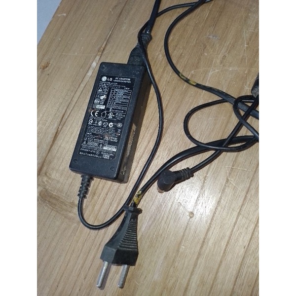 Adaptor LG 19v = 2.1A
