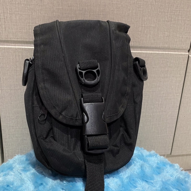 Tas selempang hitam kecil pria preloved / Tas kecil selempang pria pernah di pakai / Tas selempang h