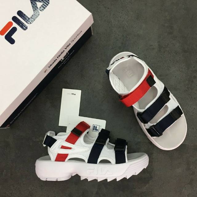 fila sepatu sandal
