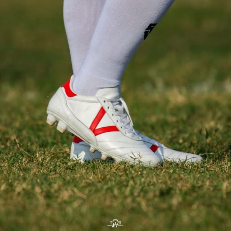 Sepatu Bola Volosh Zege - putih/merah