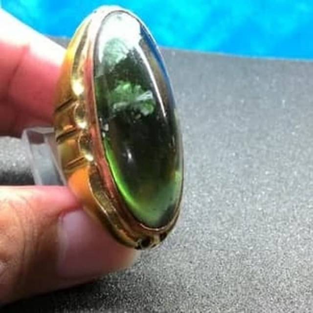 Cincin batu kinyang daun