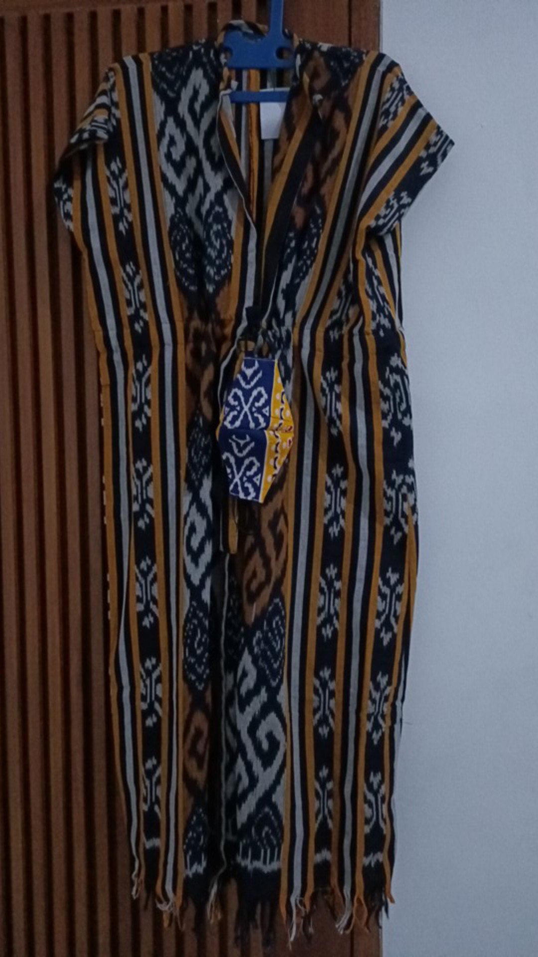 Blus Batik Solo Garutan Parang Kombinasi Tenun Lurik