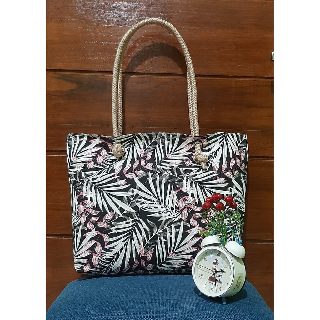 

Tas Jinjing Kanvas Besar Tali Sumbu Motif Daun | Tas Serbaguna | Ukuran 35x43