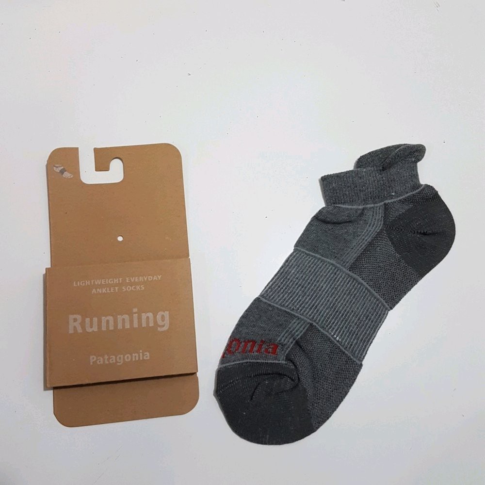 Kaos kaki Lari Running PATAGONIA Angkle Socks Outdoor Trekking Warna dark grey -