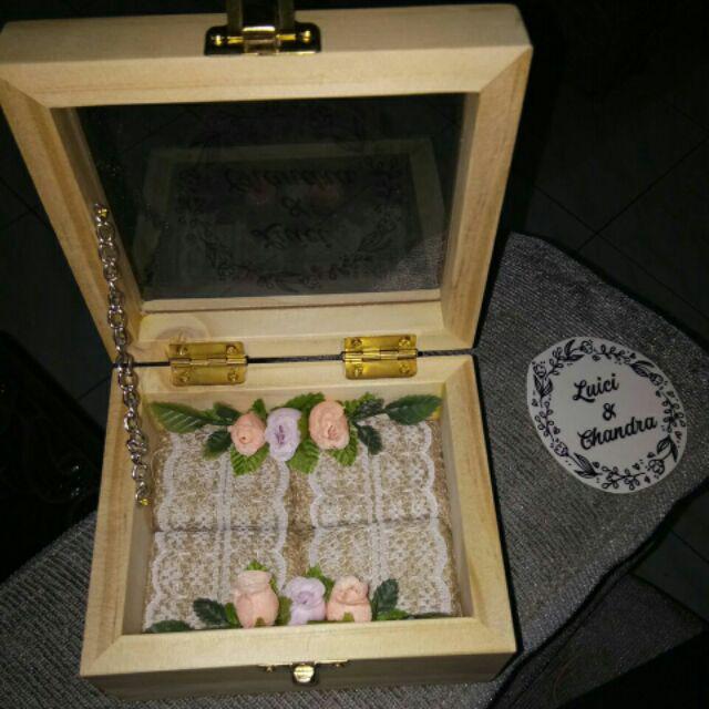 Kotak Cincin Kawin Kayu Akrilik (bantalan Burlap) / Wooden Acrylic Wedding Ring Box
