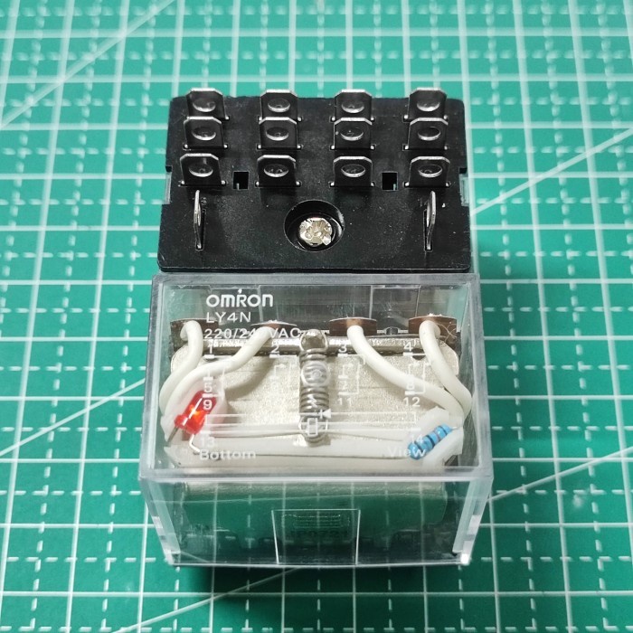 RELAY OMRON LY-4N (With Lampu)