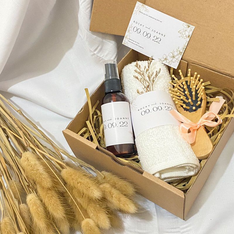 

birthday gift hampers / graduate gift / souvenir wedding