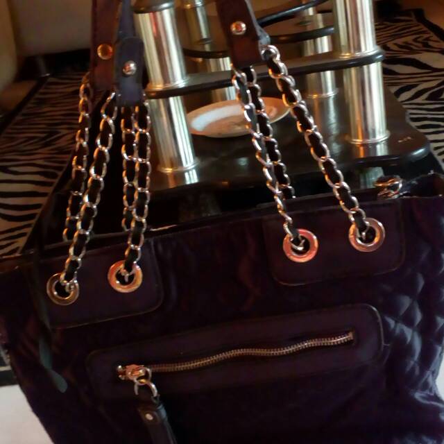 Tas preloved Guess hitam