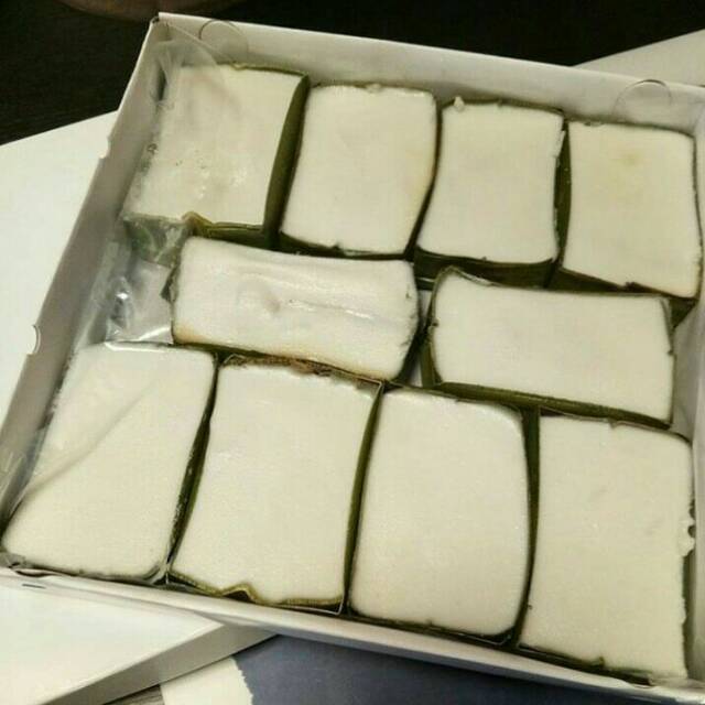 

tobuU / popaco / kue tradisional gorontalo / kue pandan / kue perahu