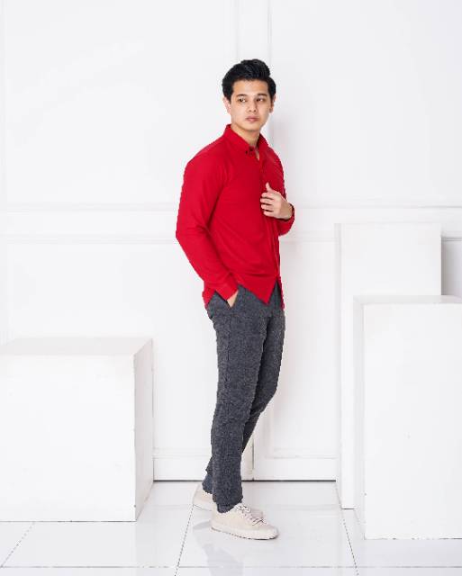 Kemeja Pique Basic Merah by Mubeng co