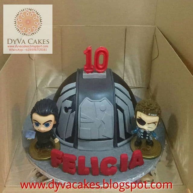 

Fchgtyani Avengers Chocolate Piñata Cake