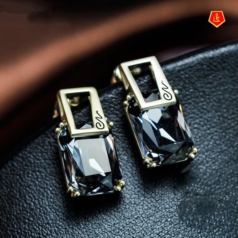 [Ready Stock]Simple Crystal Stud Earrings for Women Temperament