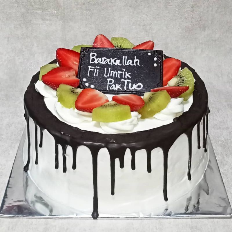 

KUE ULANG TAHUN BUAH