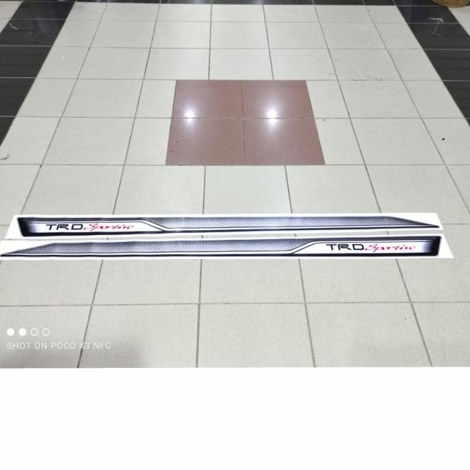 stiker body mobil toyota rush 2012-2013 trd sportivo hitam bintik
