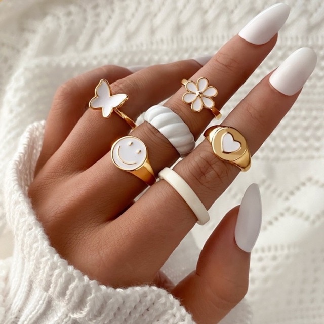 smiley white ring set