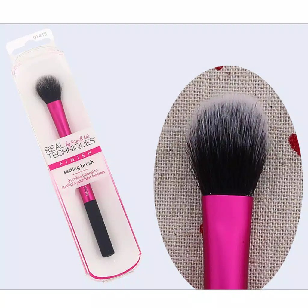 Real Techniques expert face brush