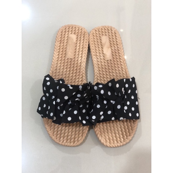 SENDAL POLKADOT HITAM