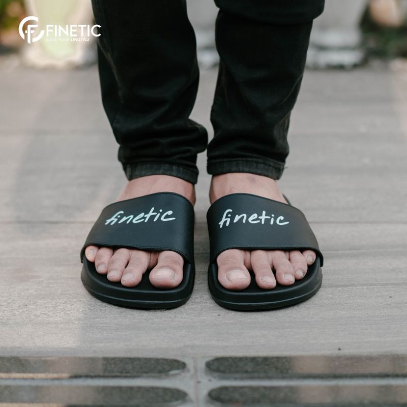 Finetic Sandal slop Finetic Black Style anti air terlaris Ukuran 40 Sampai 44-Z 14 Hitam