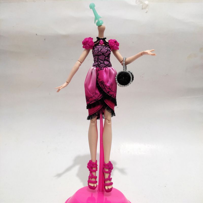 Set pakaian Ever After High Chapter 1 Briar Beauty