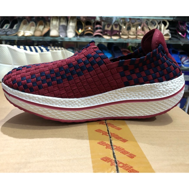 Sepatu rajut spaletti