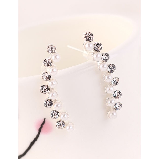 LRC Anting Tusuk Fashion Platinum Pearl Stud Earrings With Diamonds Y63184
