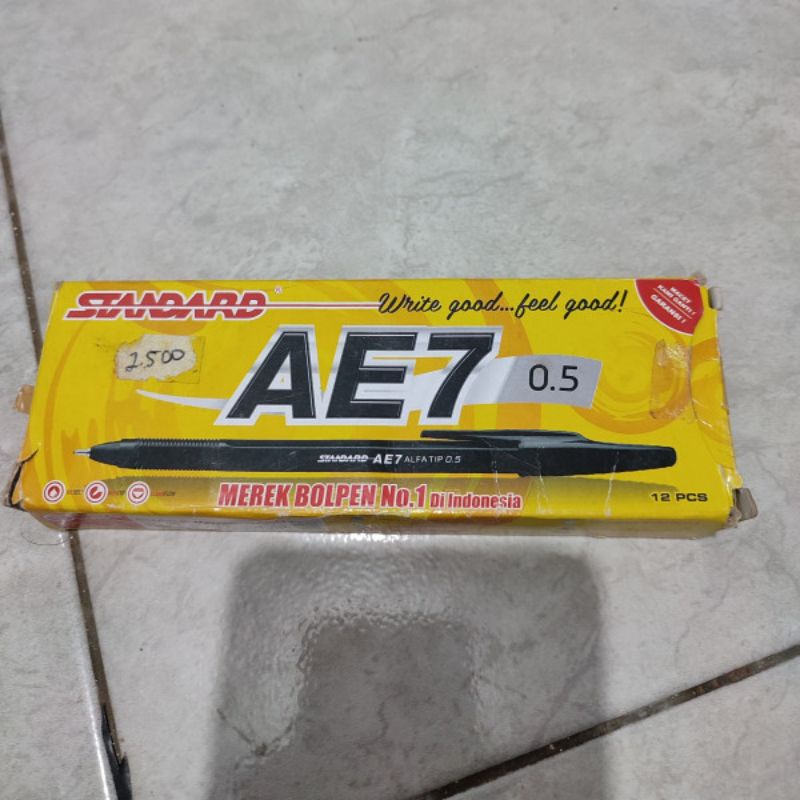 

Bolpoint/pulpen Standard AE7 Hitam/Biru