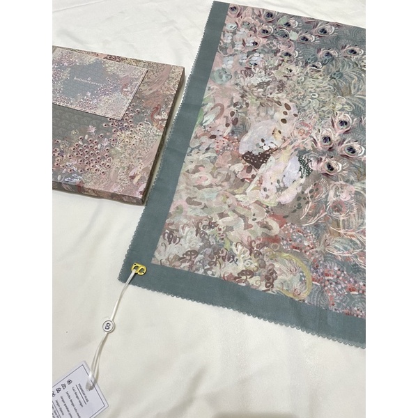 Buttonscarves Ederra Series in Green Milieu