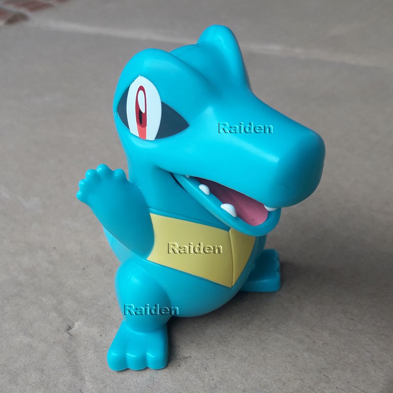 pokemon buaya totodile asli mainan tembak air koleksi anak