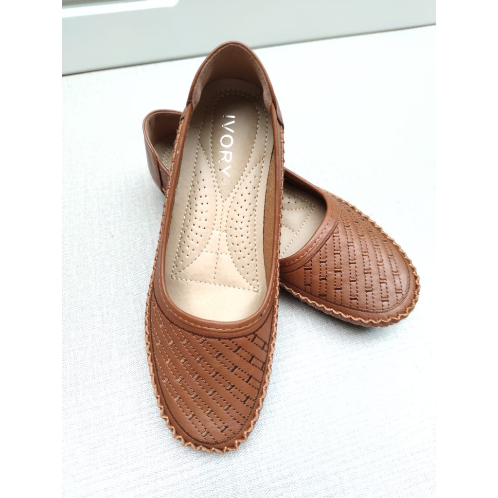 Ivory Sepatu Wanita Moccasin Flat J8988