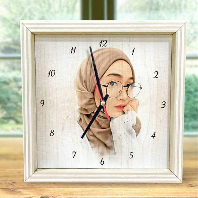 

Jam Kayu Lukis