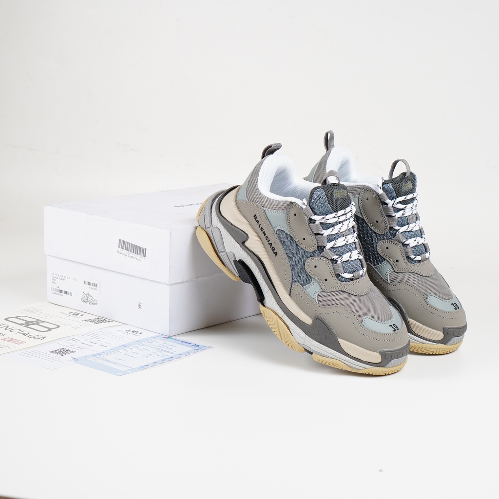 Sepatu Balenciaga Triple S Grey