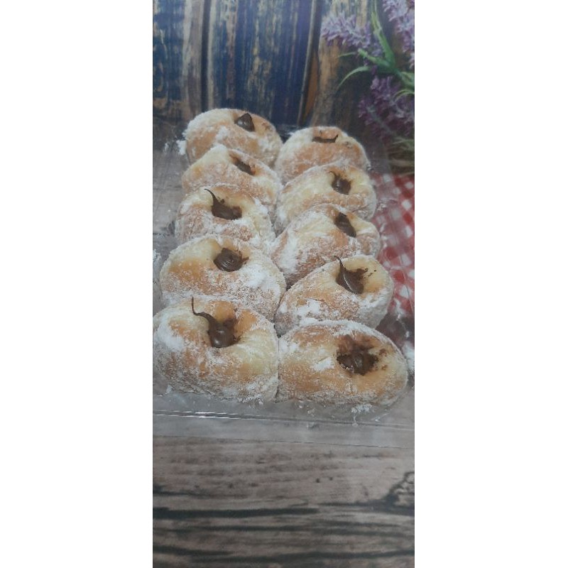 

Donat bomboloni isi coklat