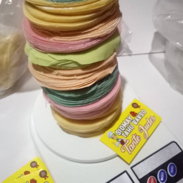 

Kulit dim sum rainbow diameter 8cm kemasan 1kg isi 300lembar.