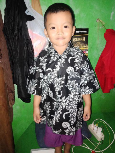 Couple Batik Keluarga Arsyilla Klok Lawasan Ayah Ibu Anak Cowok 3-12 Warna Abu Hitam Putih  Family