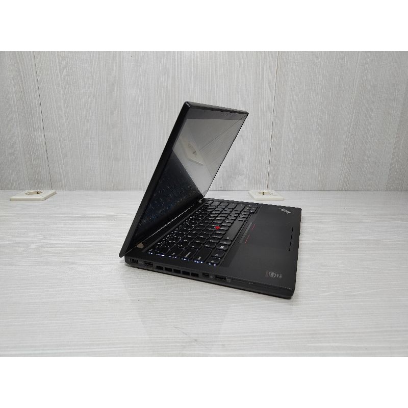 Laptop Lenovo Thinkpad T440s Touchsreen Core i7 gen 4 Ram 4GB HDD 750 Second Bergaransi