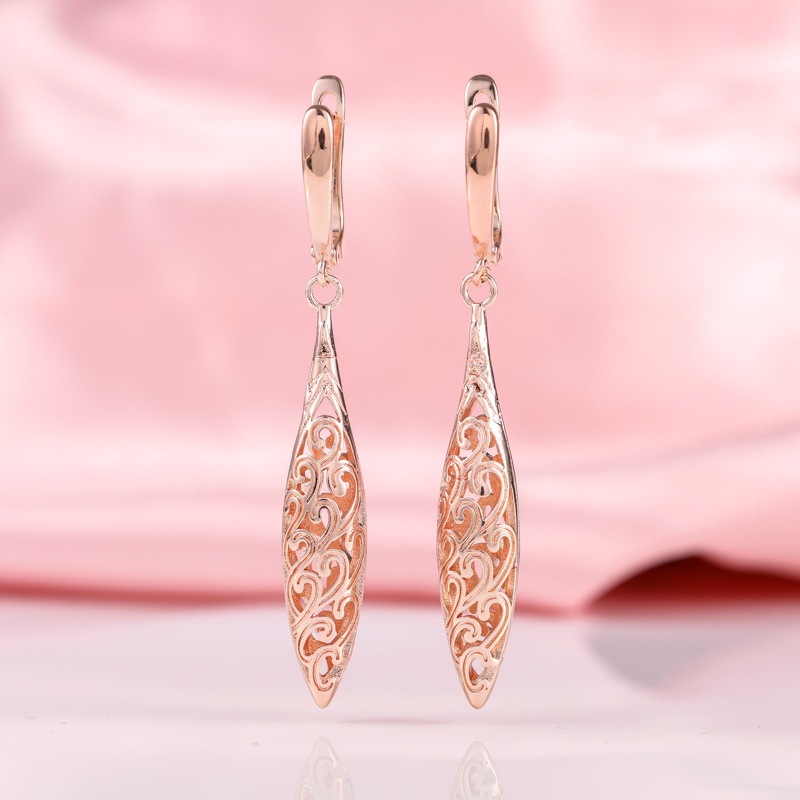 Anting Drop Panjang Desain Hollow Warna Rose Gold Perunggu Untuk Wanita